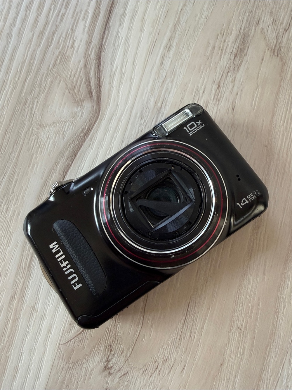 Fujifilm Finepix T300 Compact Digital Camera Damaged, for parts or repair